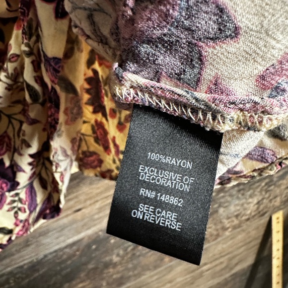 Torrid Cream and Purple Floral Blouse - Picture 6 of 6